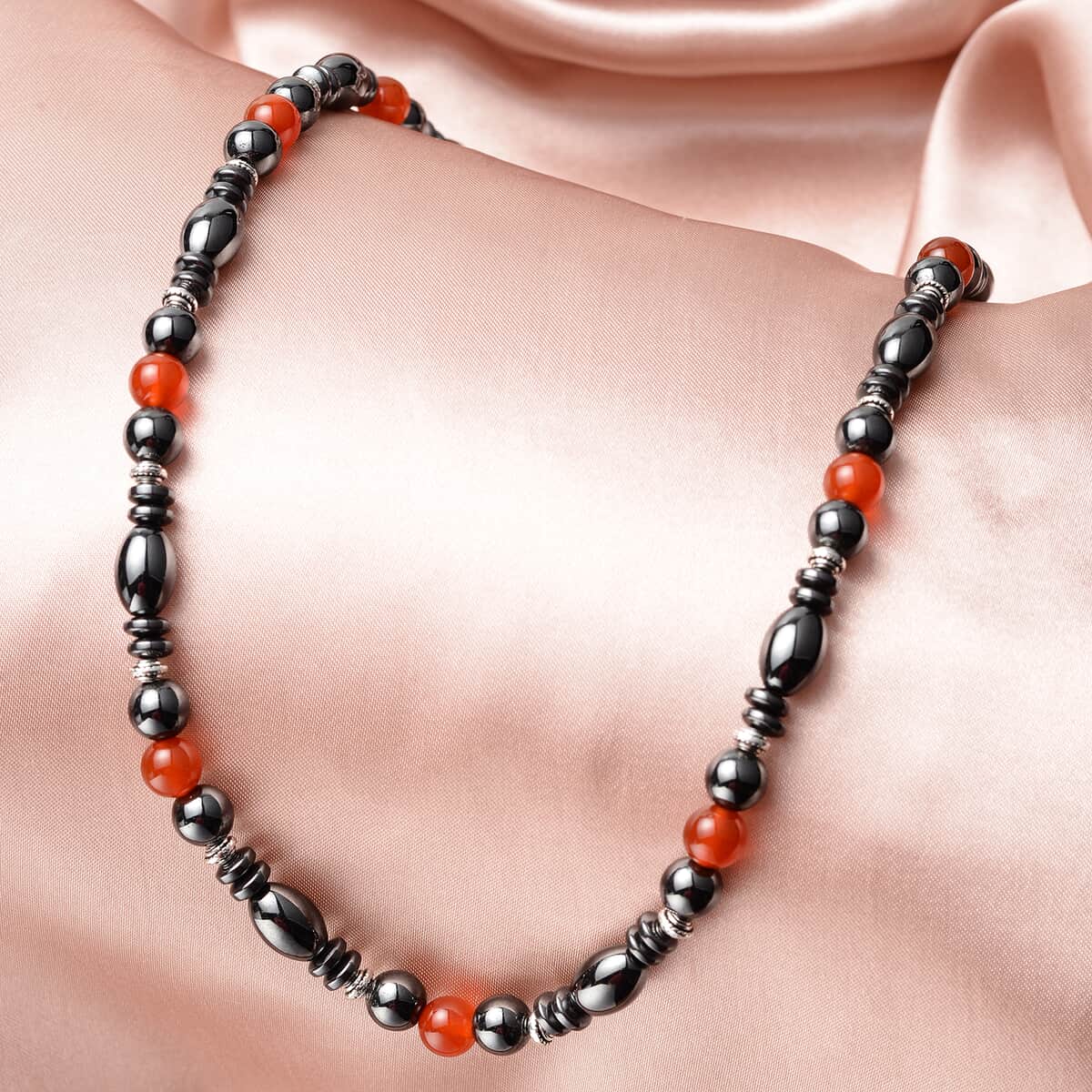 Red Agate and Hematite Beaded Men's Necklace 22 Inches in Silvertone 25.00 ctw image number 1