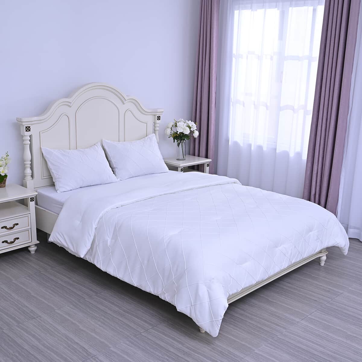 Homesmart White Solid Microfiber Quilt and Set of 2 Shams - King image number 0