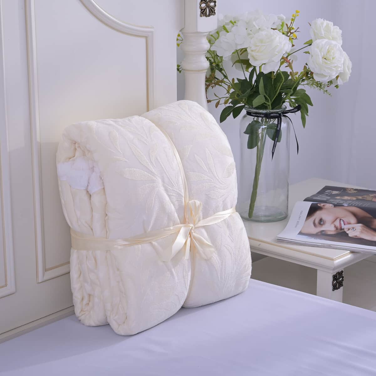 Homesmart Ivory Embossed Short Plush with White Sherpa Double Layer Blanket image number 1