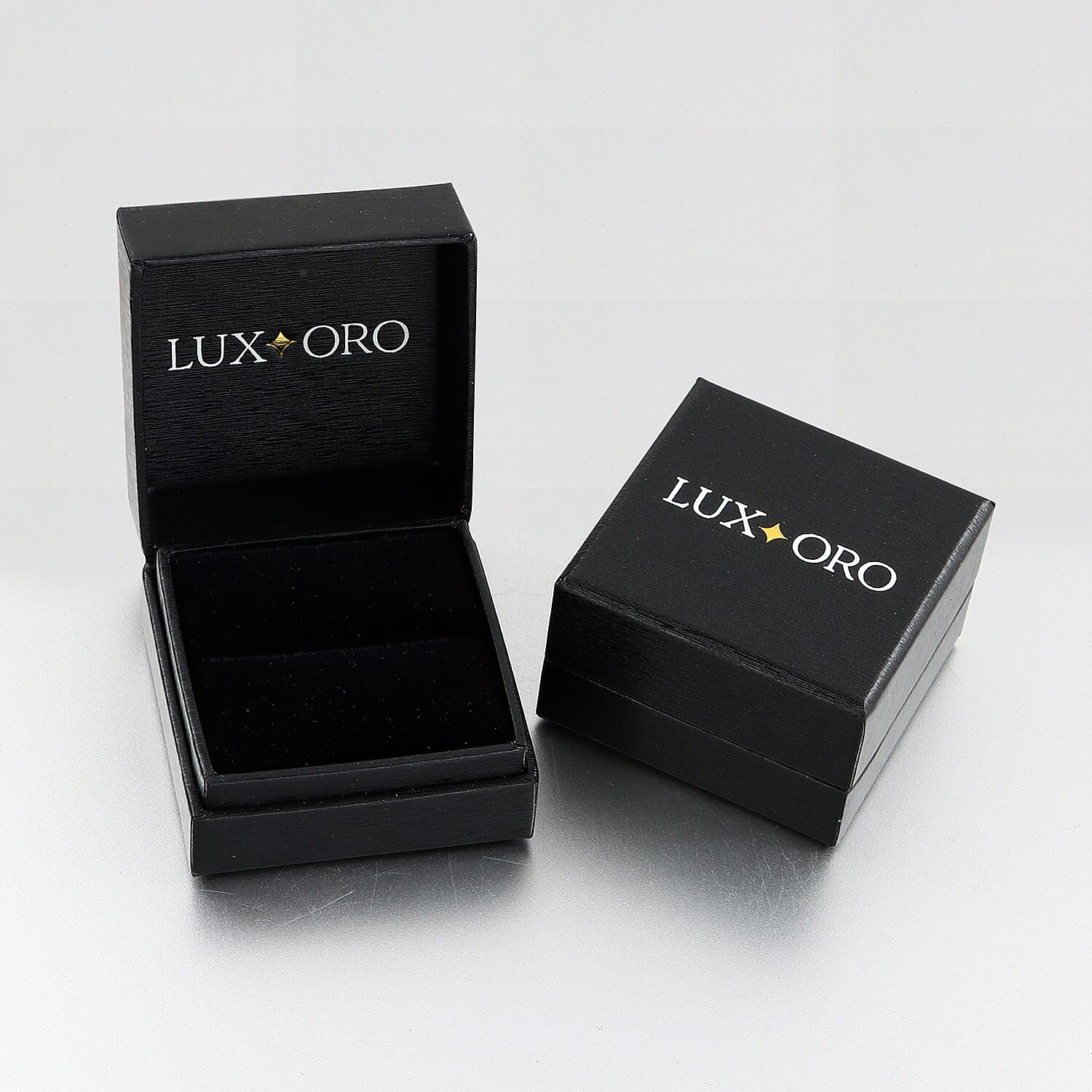 Luxoro 10K Yellow Gold Premium Ratanakiri Blue Zircon and Diamond Ring (Size 10.0) 2.90 ctw