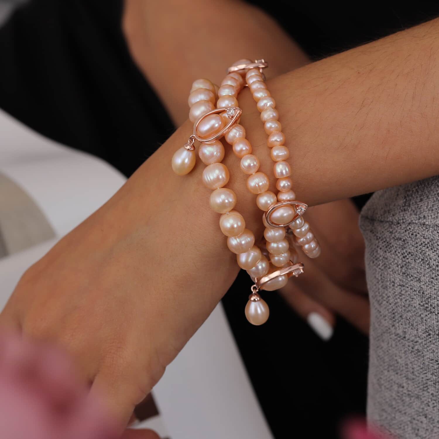 Peach deals pearl bracelet