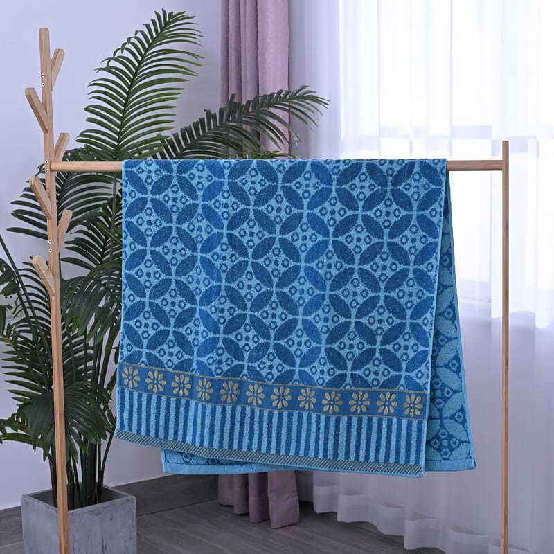 Light Blue 90% Cotton and 10% Polyester Comfortable Bath Towel