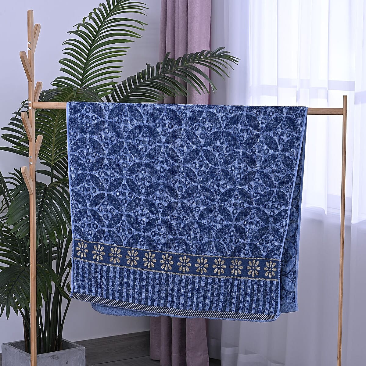 Navy 90% Cotton and 10% Polyester Comfortable Bath Towel image number 1