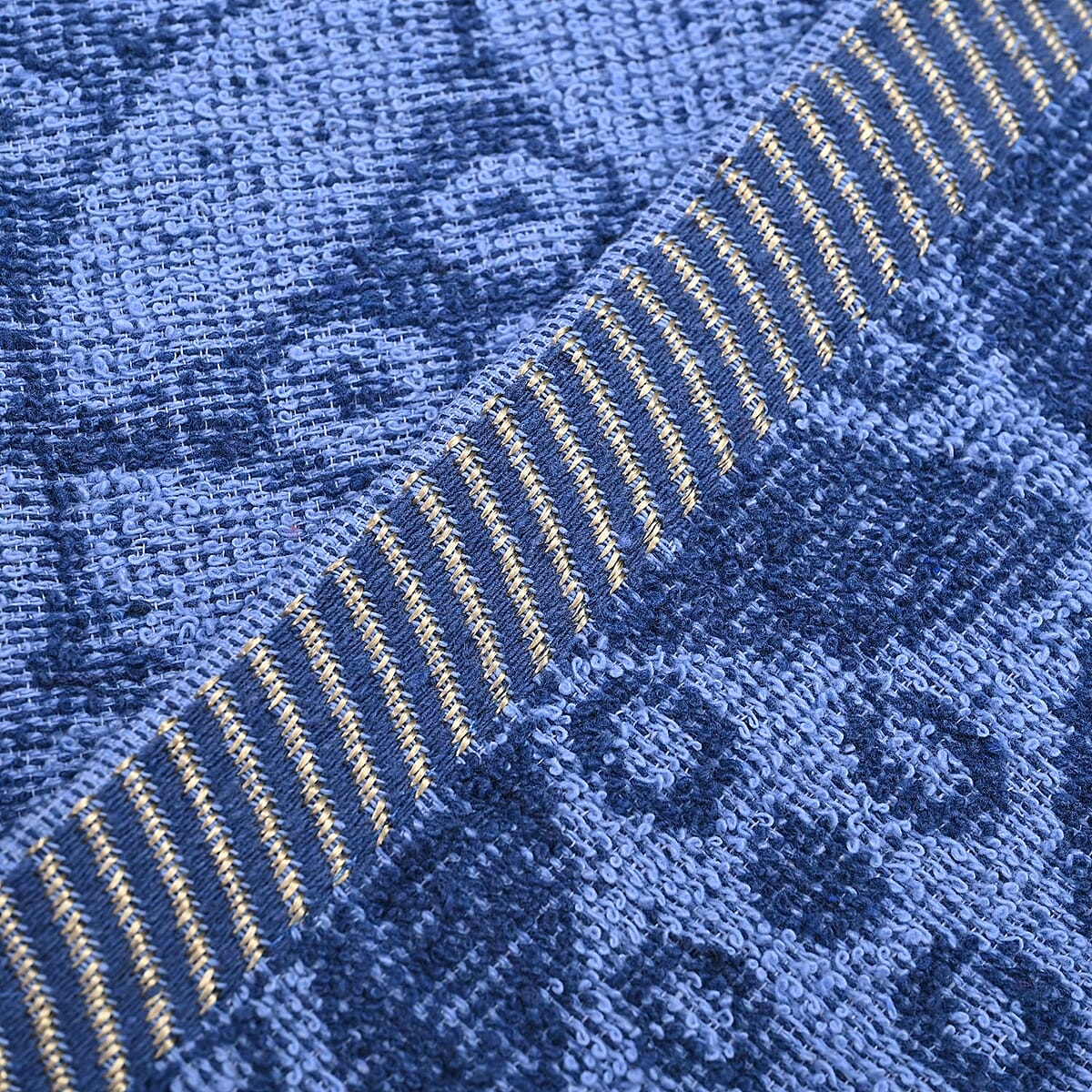 Navy 90% Cotton and 10% Polyester Comfortable Bath Towel image number 4