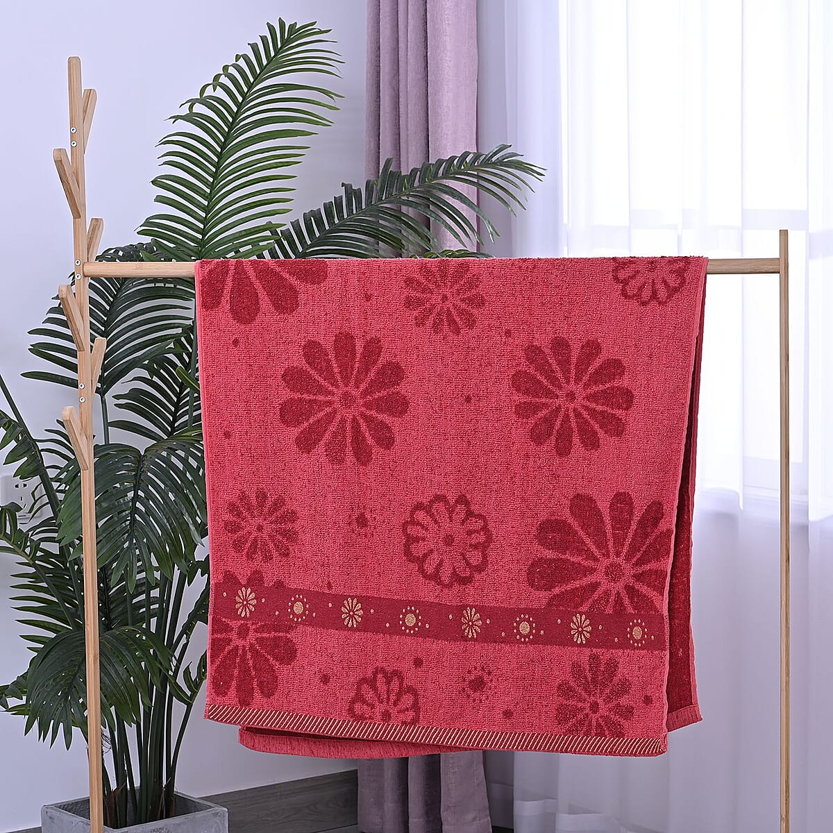 Red Floral Pattern 90% Cotton and 10% Polyester Comfortable Bath Towel image number 1