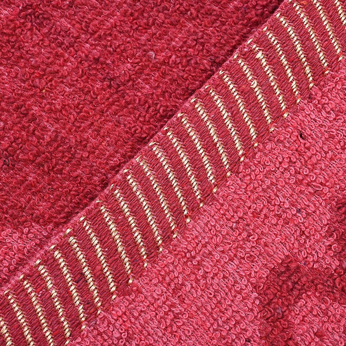 Red Floral Pattern 90% Cotton and 10% Polyester Comfortable Bath Towel image number 4