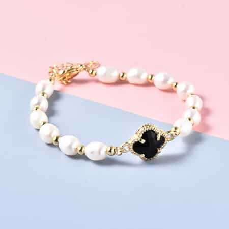 Simulated Black Sapphire and White Freshwater Pearl Bracelet in Goldtone Lobster Clasp (6.00 In) image number 1