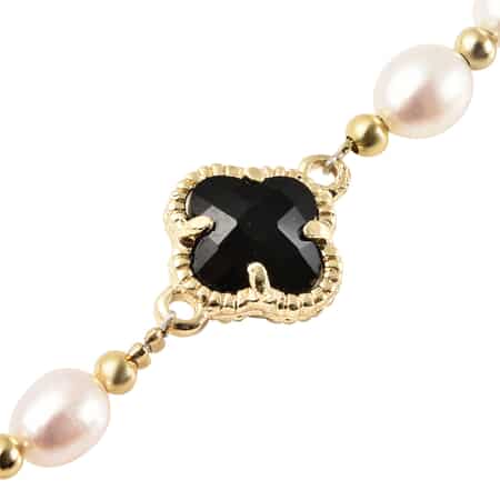 Simulated Black Sapphire and White Freshwater Pearl Bracelet in Goldtone Lobster Clasp (6.00 In) image number 4