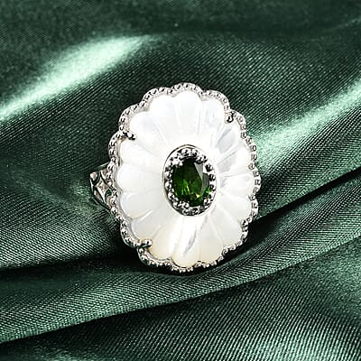 Natural Chrome Diopside and White Mother Of Pearl Daisy Flower Inspired Ring in Rhodium Over Sterling Silver (Size 7.0) 0.75 ctw