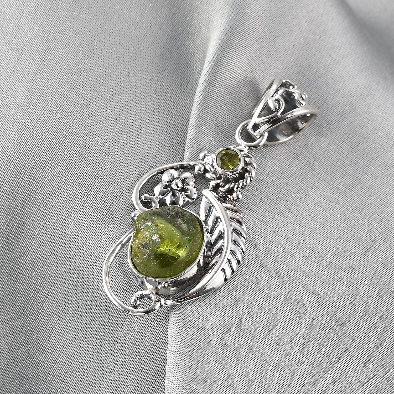 AMERICAN Natural Arizona Peridot Fancy Pendant in Sterling Silver 5.10 ctw