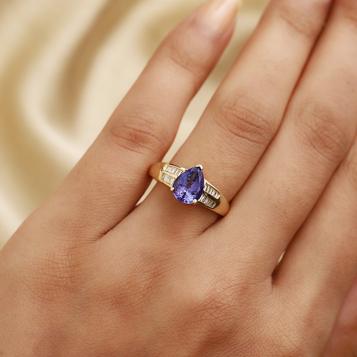 Luxoro 10K Yellow Gold Premium Tanzanite and Diamond Pear Shape Ring (Size 9.0) 2.00 ctw image number 2