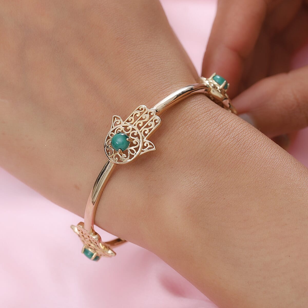 Karis African Malachite Hamsa Bangle Bracelet in ION Plated 18K Yellow Gold (7.25 In) 4.15 ctw image number 2