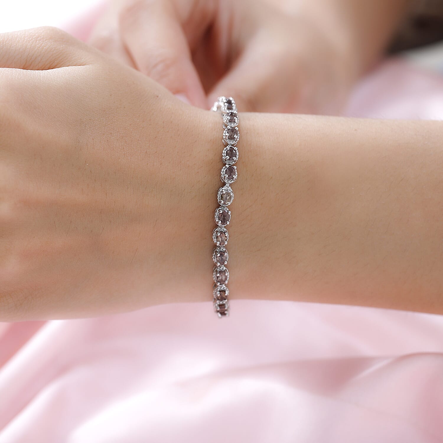 Merelani Color Change Garnet Tennis Bracelet in Platinum Over Sterling Silver (6.50 In) 10.70 Grams 5.75 ctw