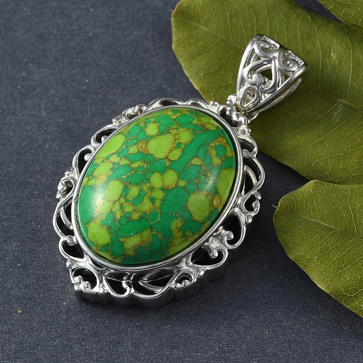 Mojave Green Turquoise Magnetic Solitaire Pendant in Platinum Over Copper with Magnet 13.80 ctw image number 1