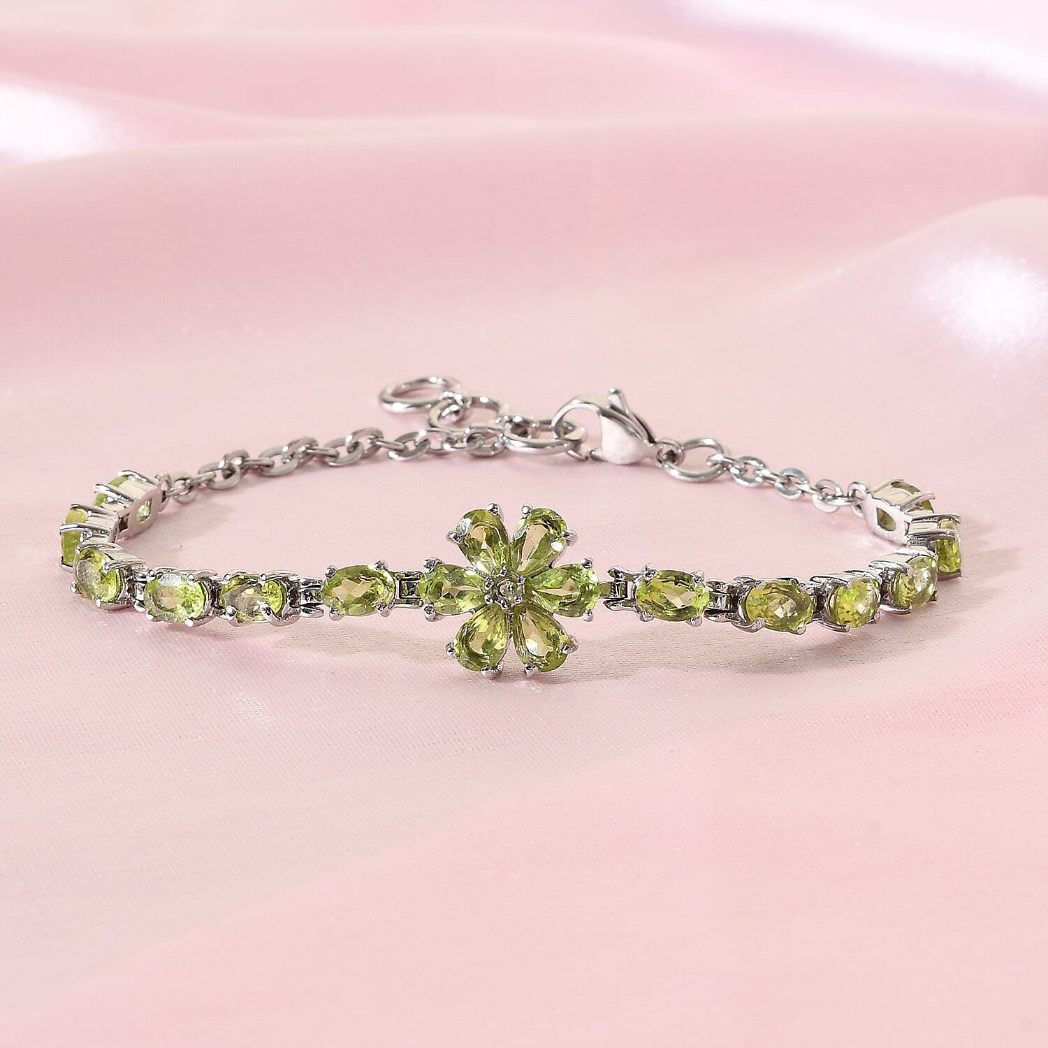 Peridot Flower Bracelet in Stainless Steel (6.50 In) 9.65 ctw