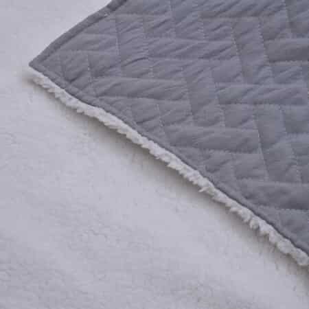 Homesmart Gray Solid Sherpa and Microfiber Quilt (Queen) and Set of 2 Shams image number 4