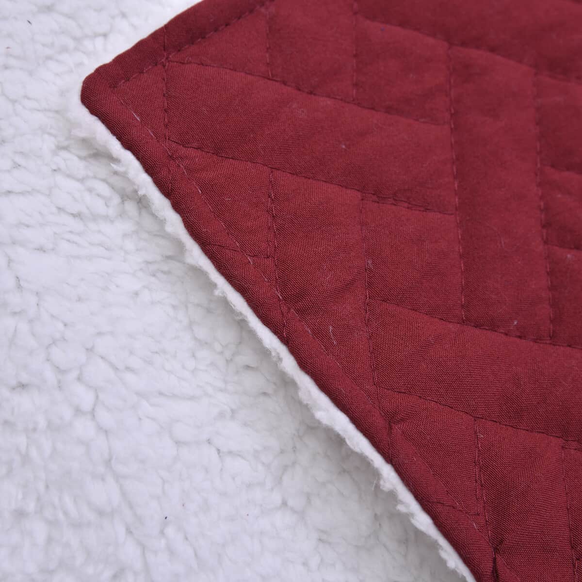 Homesmart Burgundy Solid Sherpa and Microfiber Quilt (Queen) and Set of 2 Shams image number 4