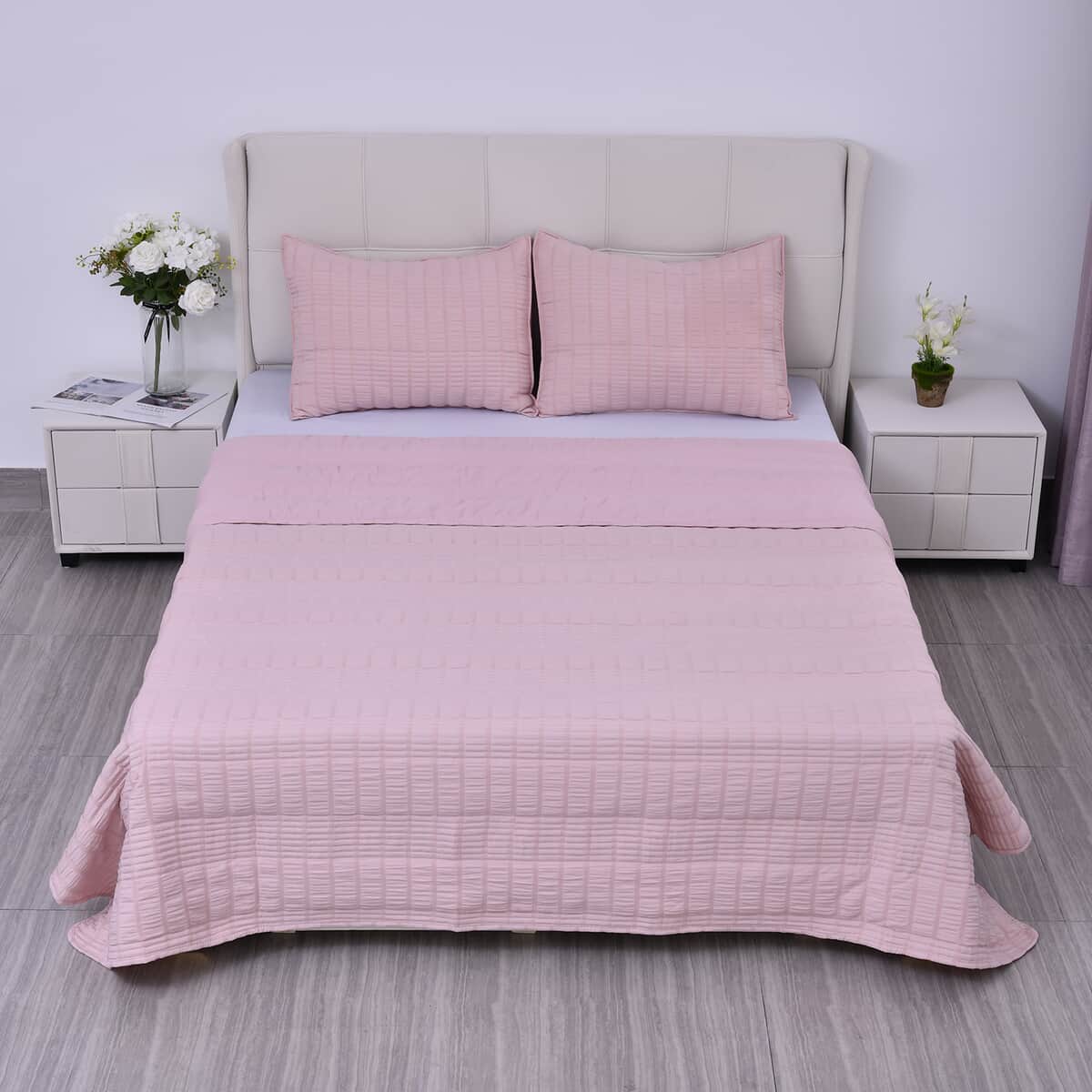 Homesmart Pink Striped King Size Microfiber Quilt With Set of Shams image number 5