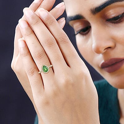 Iliana 18K Yellow Gold AAA Kagem Zambian Emerald and G-H SI Diamond Halo Ring (Size 6.0) 1.50 ctw