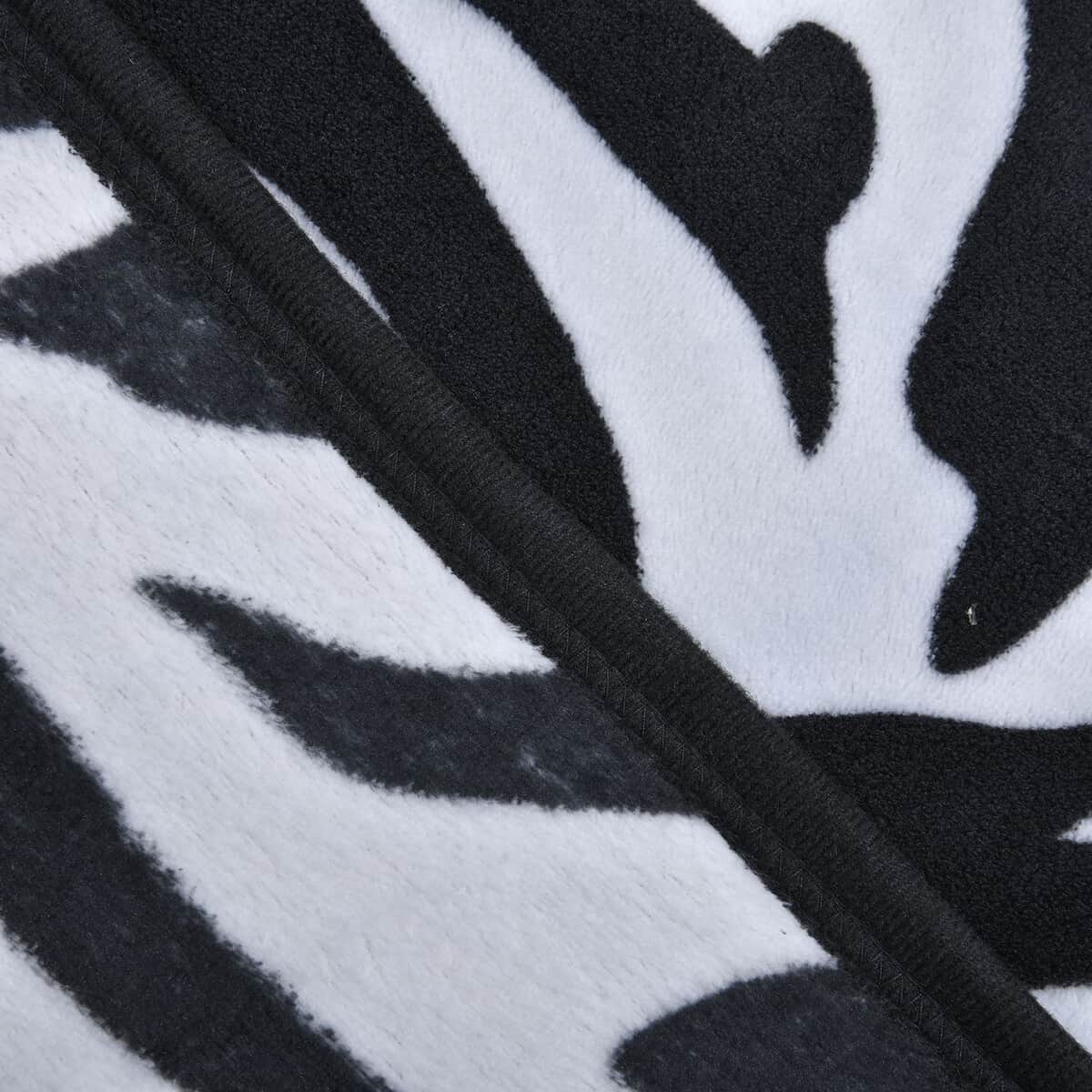 Homesmart Black & White Color Zebra Stripe Pattern Microfiber Coral Fleece Blanket (59.05x78.74) with 2 Cushion Covers image number 6