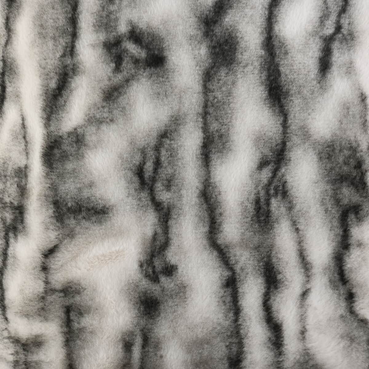 Homesmart Black and White Cozy Faux Fur Sherpa Blanket image number 3