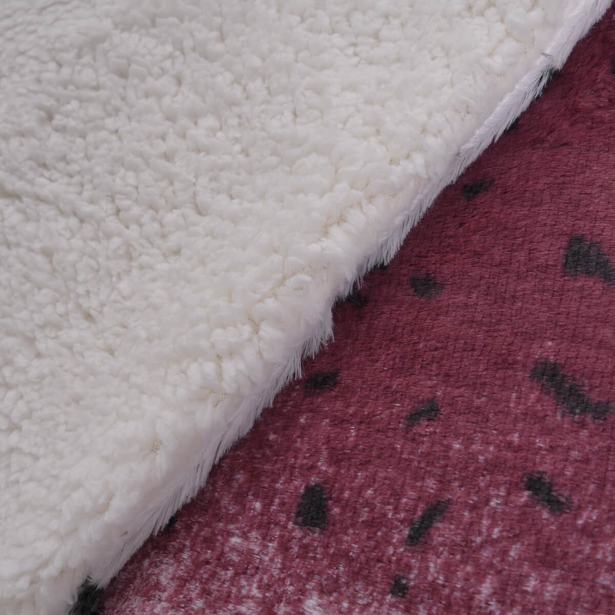 Homesmart Dots Pattern Faux Fur Sherpa Blanket - Burgundy image number 3