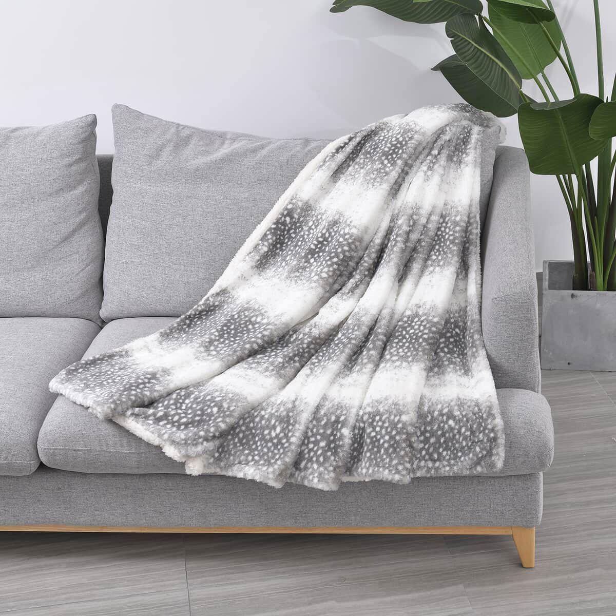 Homesmart Gradient Stripes and Dots Pattern Faux Fur Sherpa Blanket - Gray image number 0
