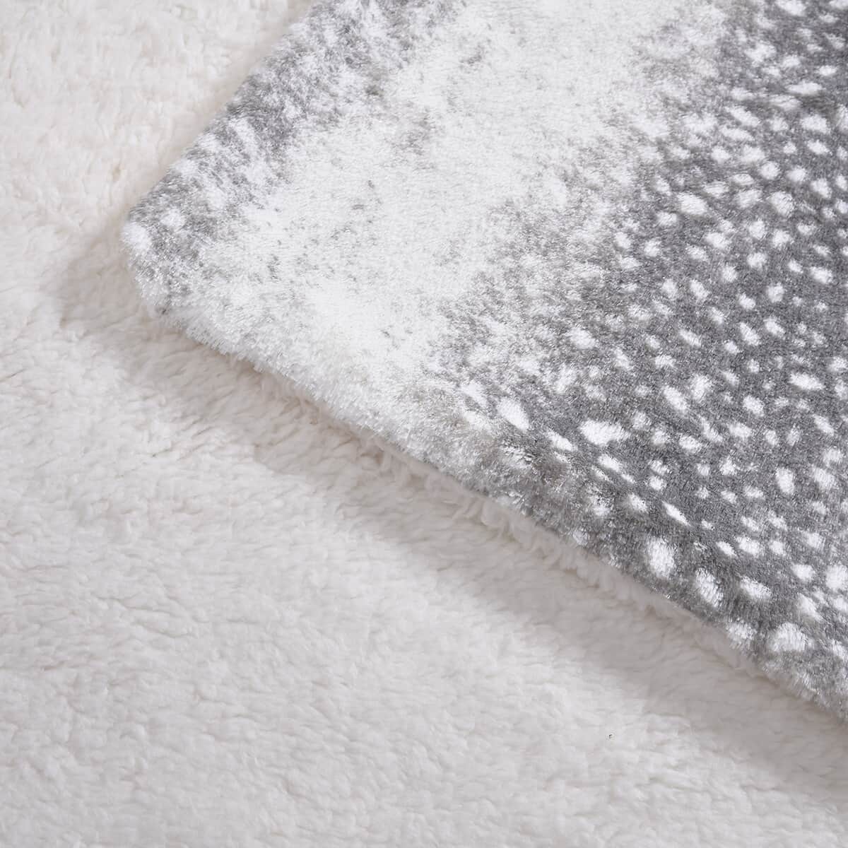 Homesmart Gradient Stripes and Dots Pattern Faux Fur Sherpa Blanket - Gray image number 2
