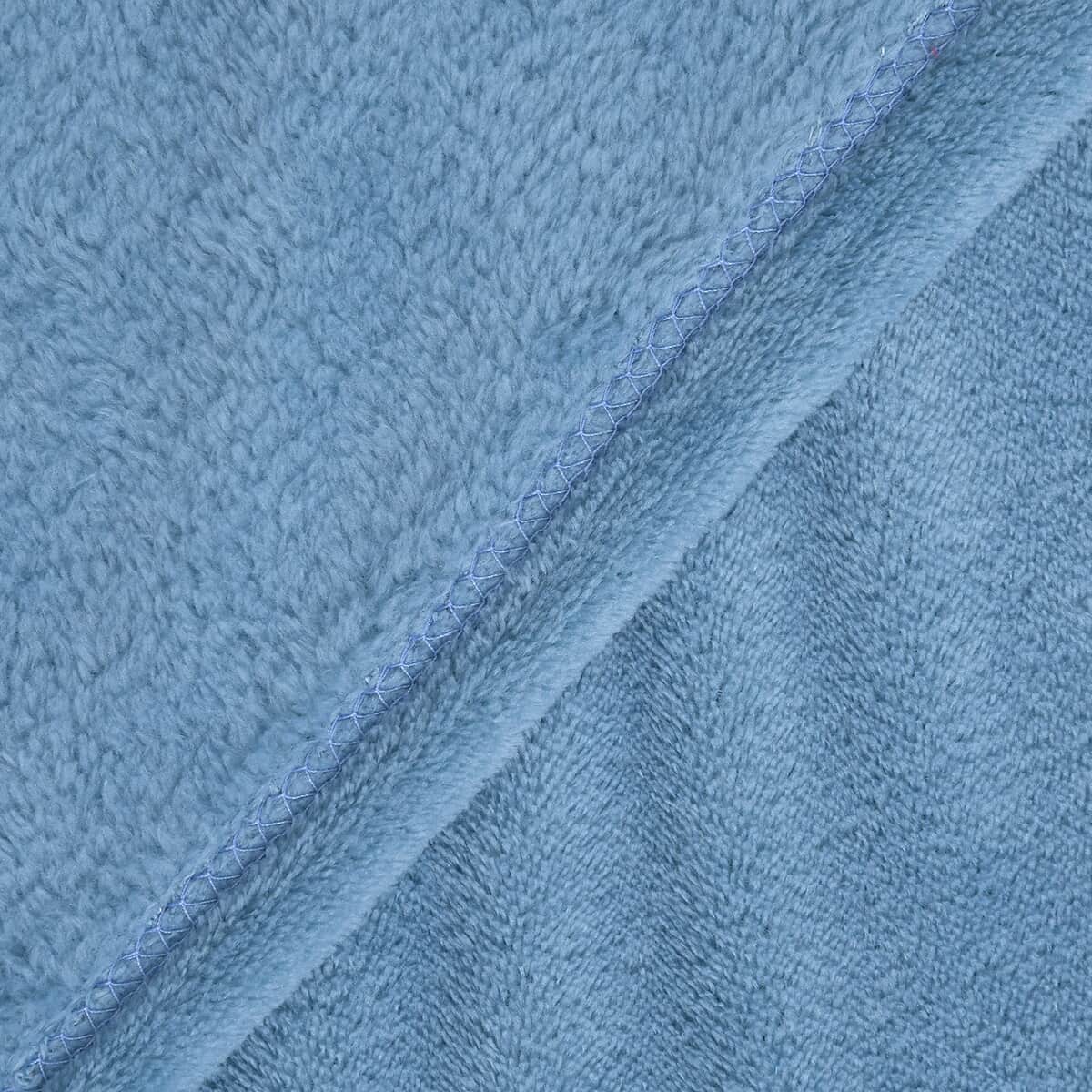 Homesmart Light Blue Solid Super Soft and Warm Coral Fleece Blanket image number 2