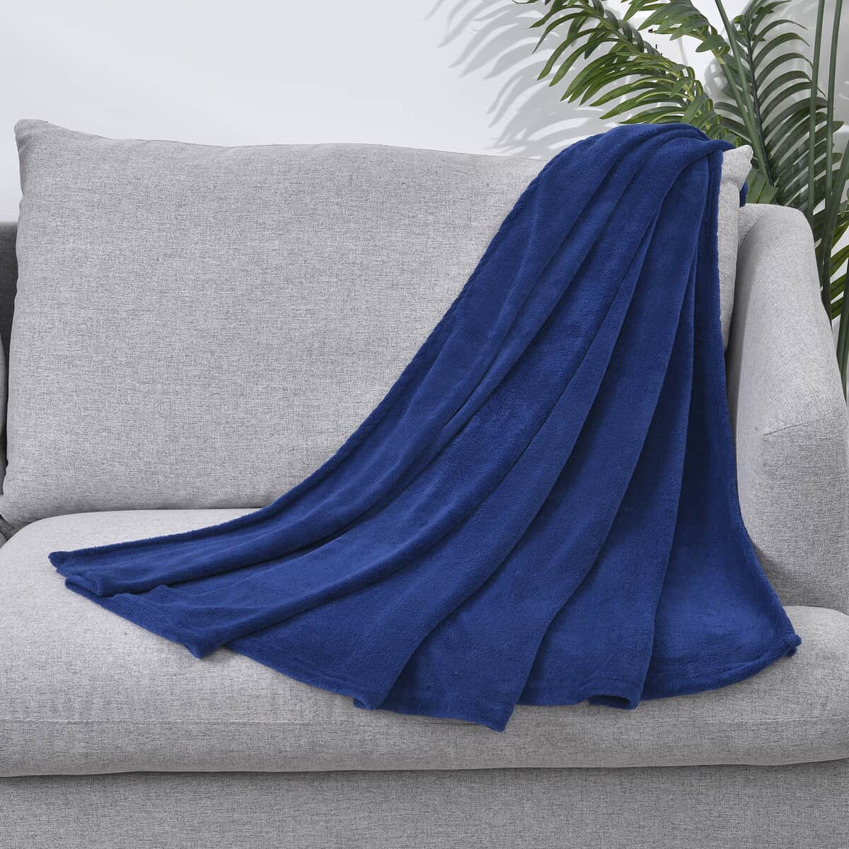 Homesmart Dark Blue Solid Super Soft and Warm Coral Fleece Blanket image number 0