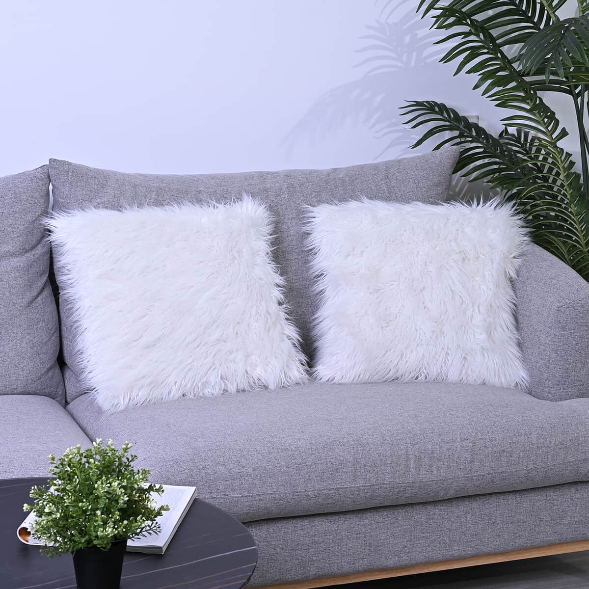 Set of 2 White Faux Fur Cushion Cover (18"x18") image number 1