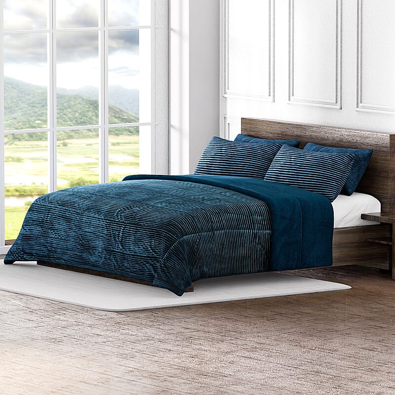 Homesmart Green Stripe Pattern Flannel and Sherpa Comforter and Pillow Cover -Queen