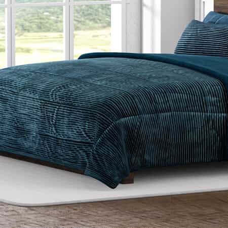 Homesmart Green Stripe Pattern Flannel and Sherpa Comforter and Pillow Cover -Queen image number 1