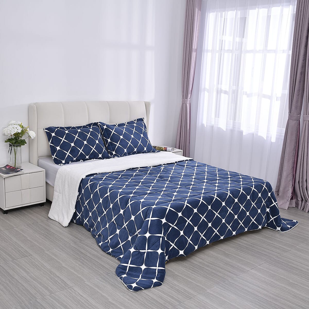 Homesmart Set of 3 Navy Fleece and Sherpa Comforter and Pillowcase image number 0