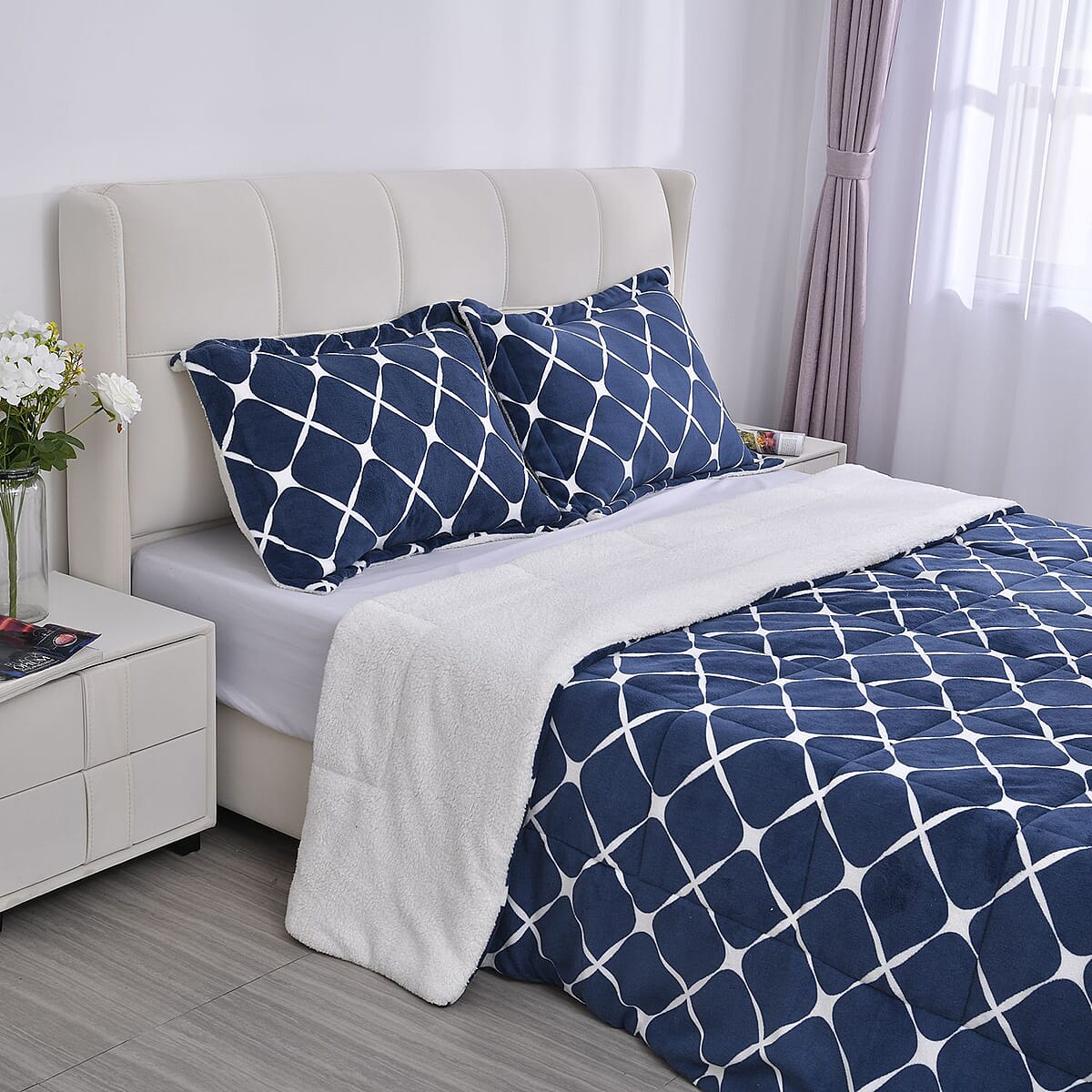 Homesmart Set of 3 Navy Fleece and Sherpa Comforter and Pillowcase image number 1