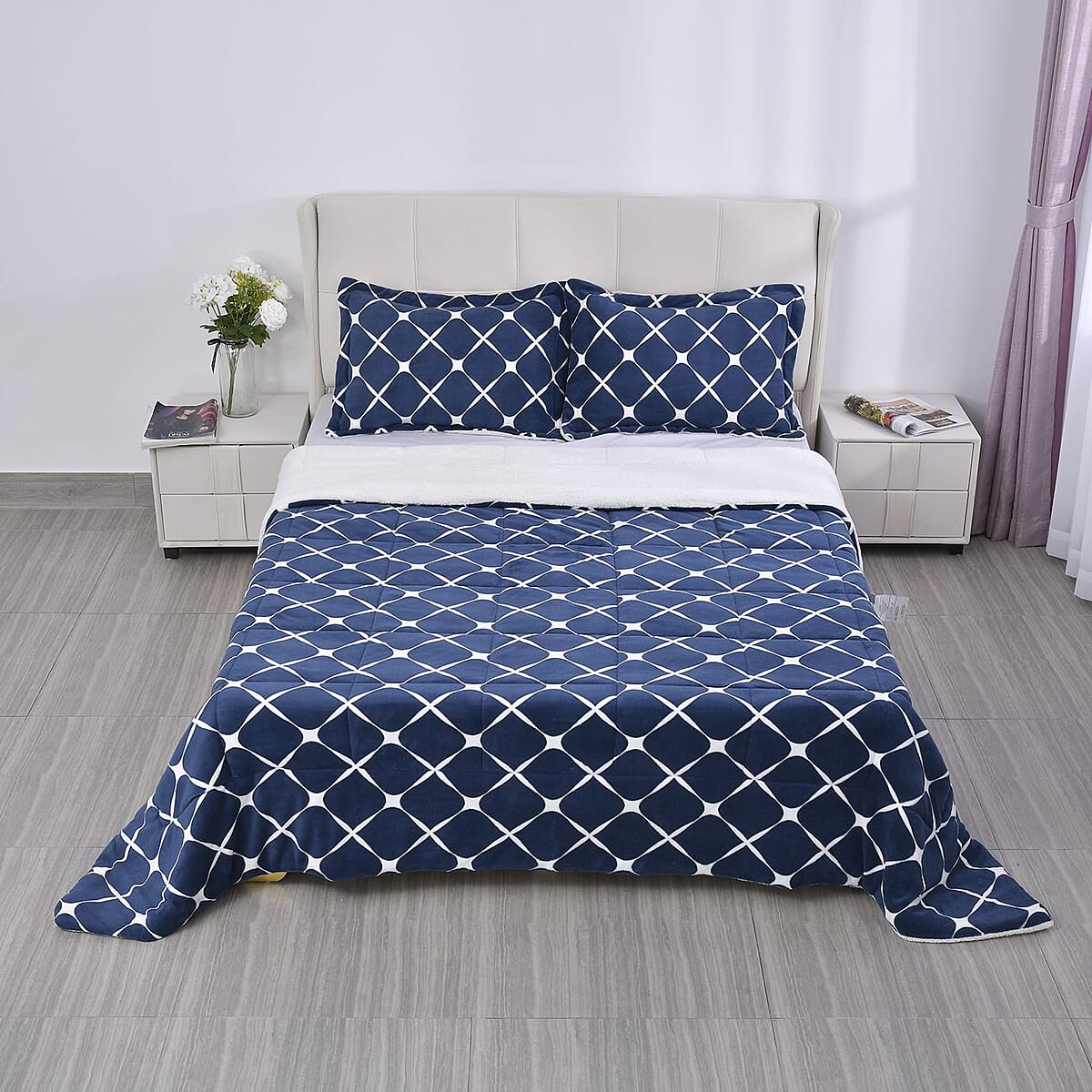 Homesmart Set of 3 Navy Fleece and Sherpa Comforter and Pillowcase image number 2