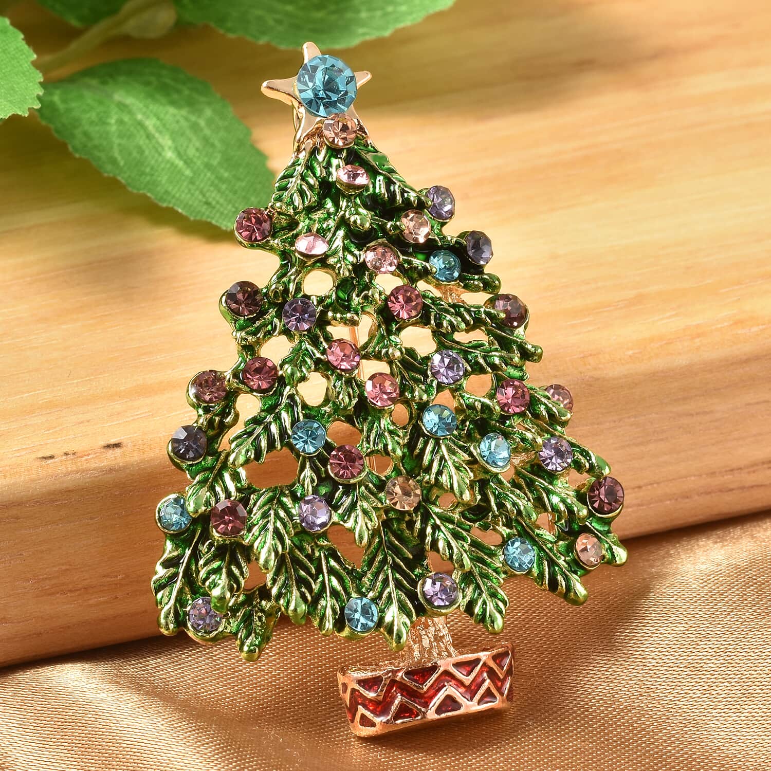 Brooch on sale christmas tree