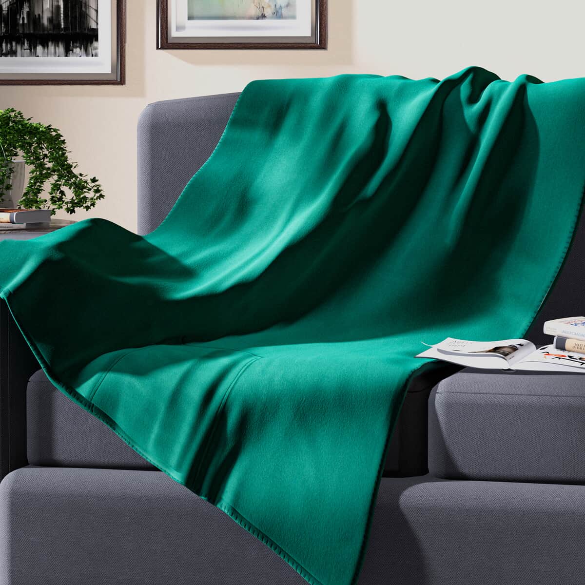 Homesmart 2 in 1 Green Solid Fleece Solid Travel Blanket with Folded Storage Pocket (Microfiber) image number 0