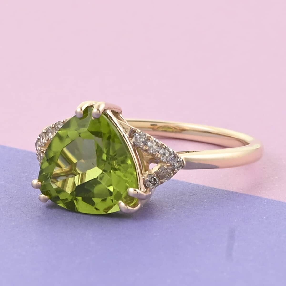 LUXORO 10K Yellow Gold AAA Peridot and G-H I2 Diamond Split Shank Ring (Size 7.0) 2.20 Grams 3.60 ctw image number 1