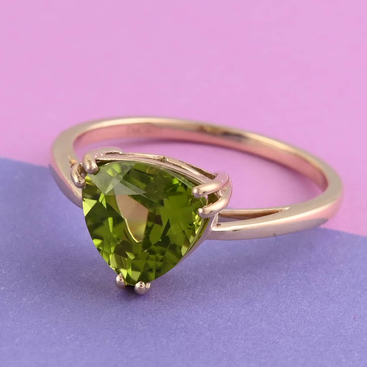 LUXORO 10K Yellow Gold AAA Peridot Solitaire Ring (Size 6.0) 2.25 Grams 2.75 ctw image number 1