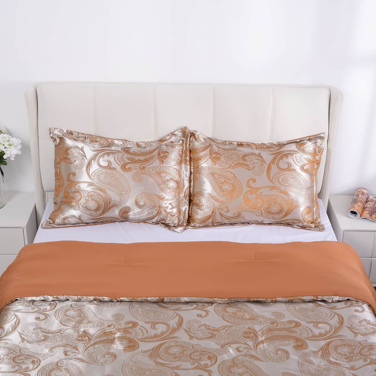 Homesmart Golden Satin Jacquard Floral Pattern Comforter Set - 1 Comforter and 2 Pillowcases (Queen Size) image number 3
