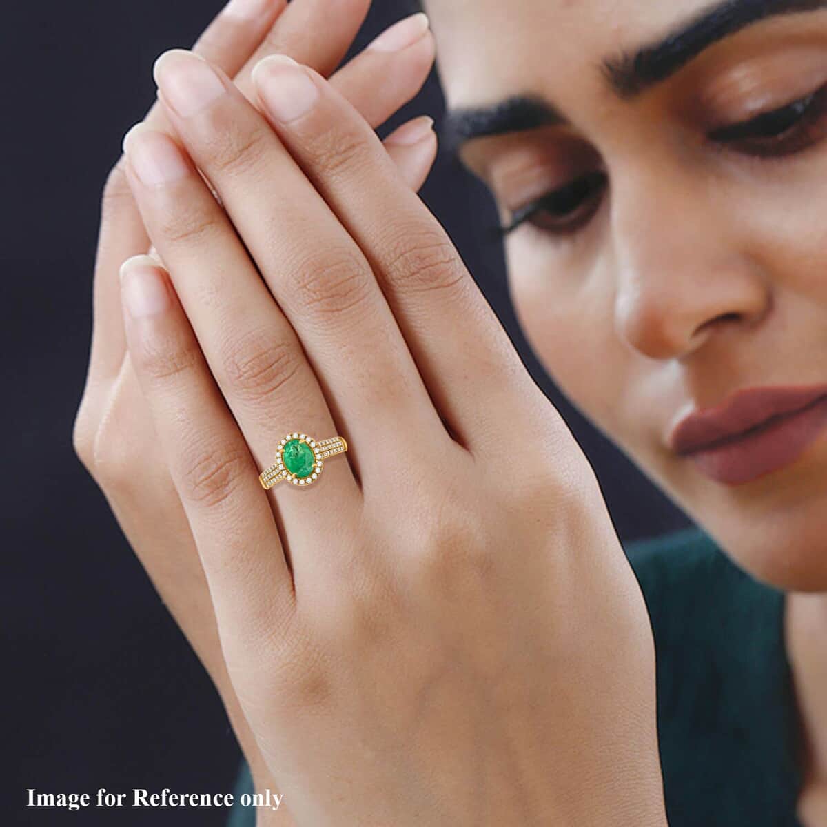Iliana 18K Yellow Gold AAA Kagem Zambian Emerald and G-H SI Diamond Ring (Size 6.0) 4.10 Grams 1.60 ctw image number 2