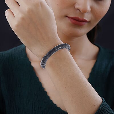 Shungite Carved Floral Vine Bangle Bracelet (7.25 In) 160.00 ctw