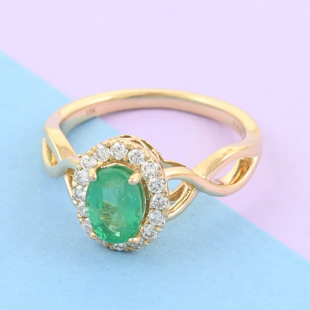 ILIANA 18K Yellow Gold AAA Ethiopian Emerald and G-H SI Diamond Ring (Size 6.0) 4.10 Grams 1.00 ctw image number 1