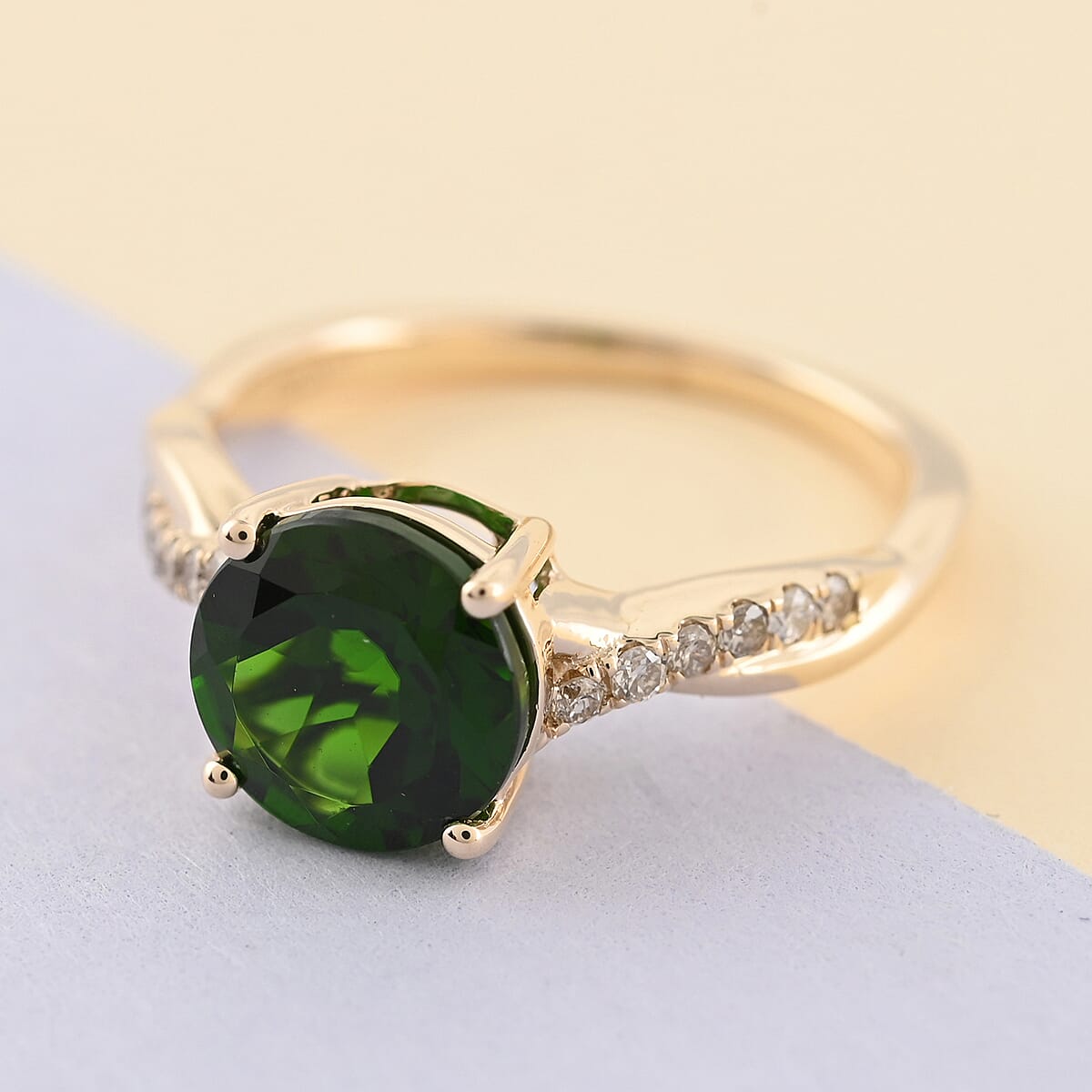 Luxoro 10K Yellow Gold AAA Natural Chrome Diopside and G-H I2 Diamond Infinity Shank Ring (Size 7.0) 2.40 ctw image number 1
