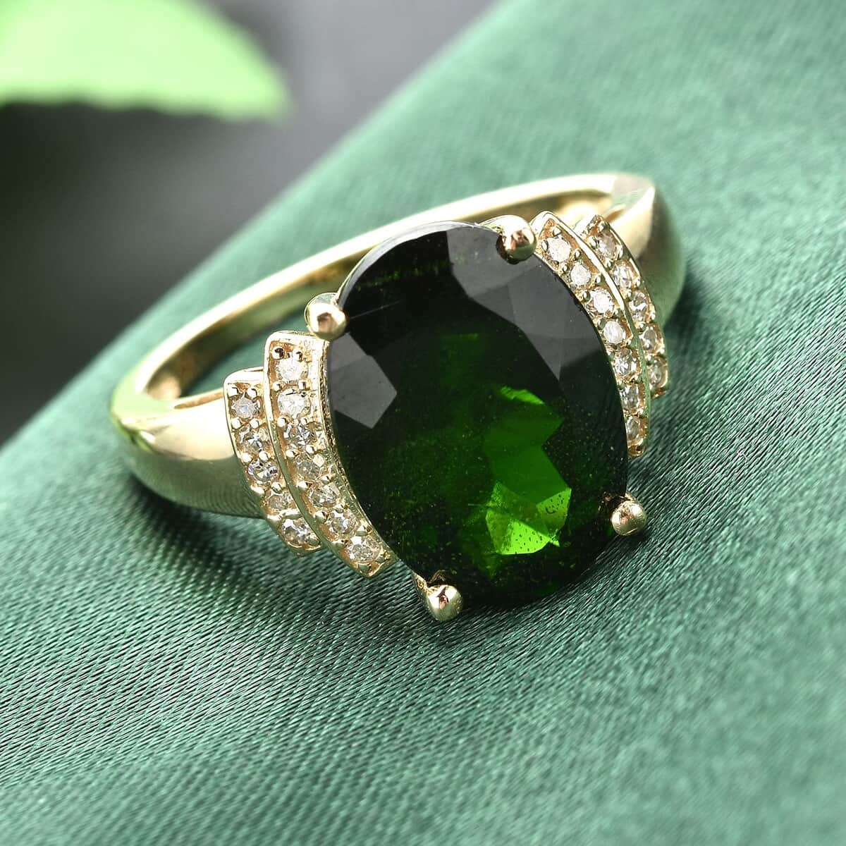 10K Yellow Gold Natural Chrome Diopside and Diamond Ring 3.40 Grams 6.40 ctw image number 1