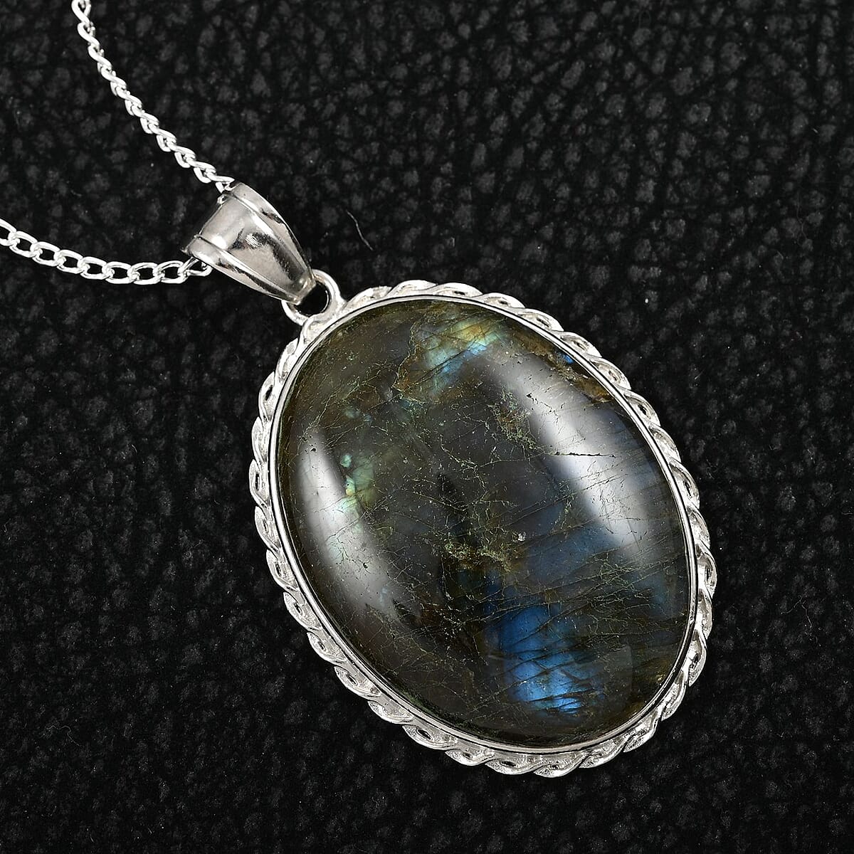 Labradorite Oval Pendant Necklace 18 Inches in Silvertone 67.00 ctw image number 1