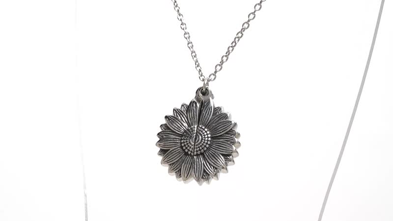 Openable Sea Shell Pendant Necklace (20 Inches) in Stainless Steel
