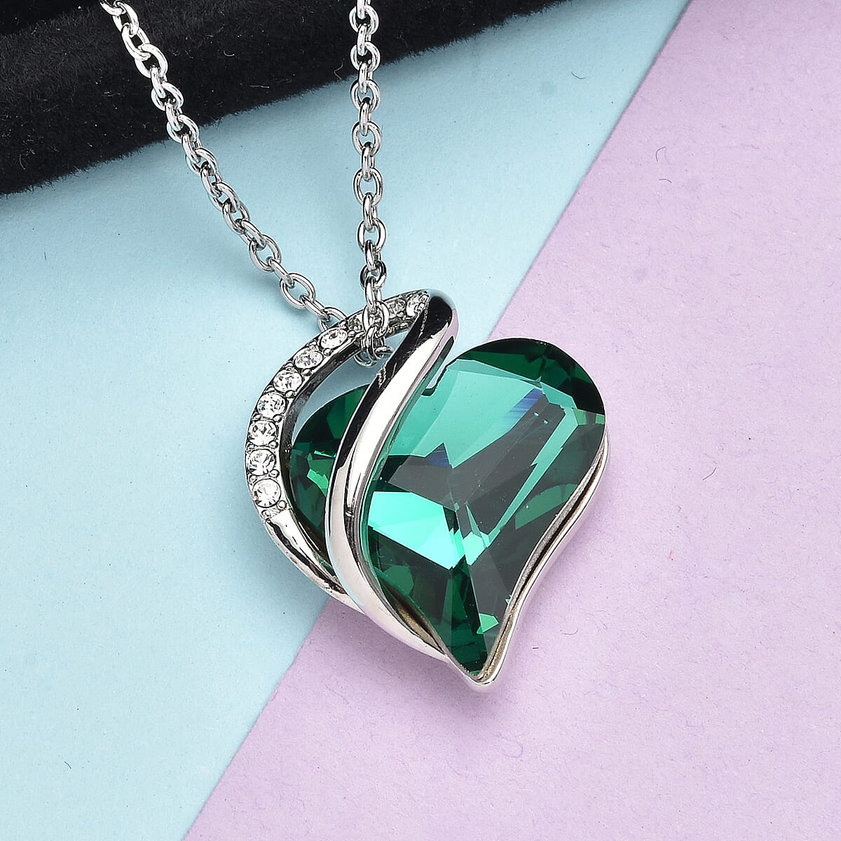 Green and White Austrian Crystal Heart Pendant Necklace 18 Inches in Silvertone and Stainless Steel image number 1