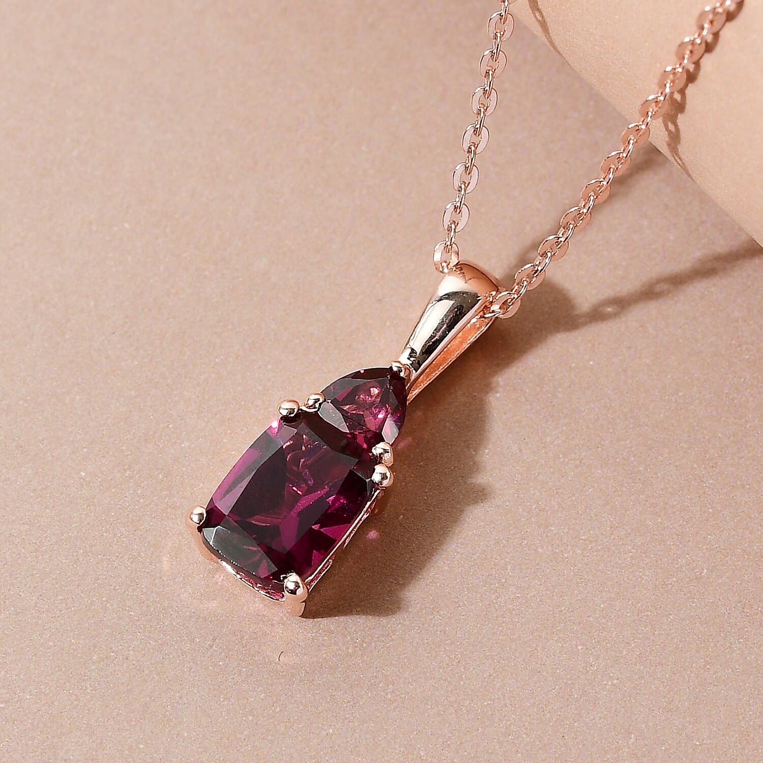 Orissa Rhodolite Garnet Pendant Necklace 20 Inches in Vermeil Rose Gold Over Sterling Silver 2.25 ctw